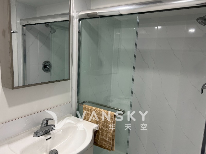 240417163540_6514 B suite bathroom.jpg